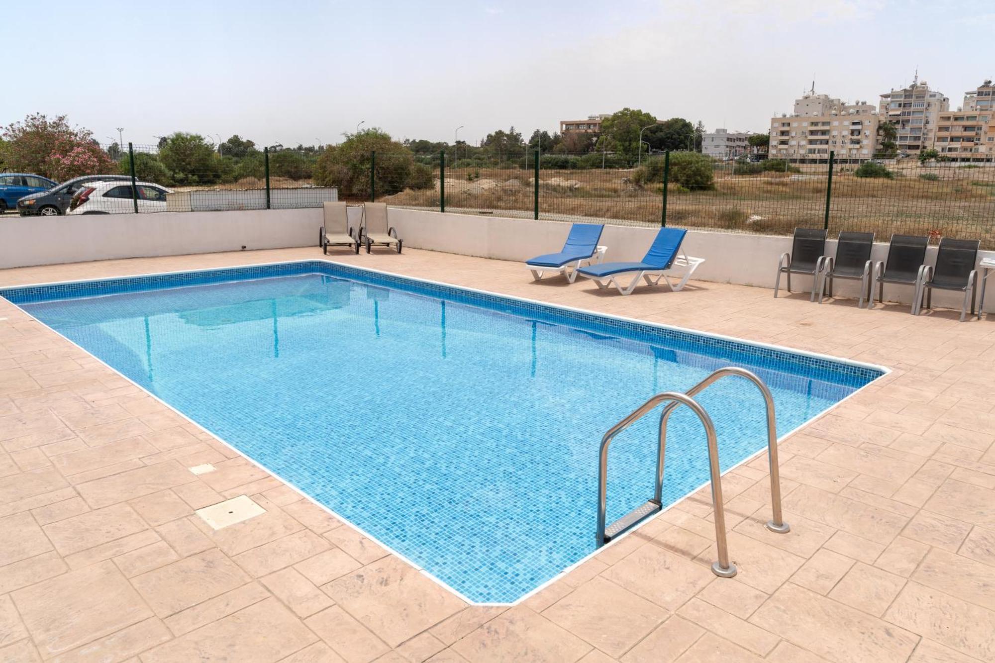 Kave Blue Mackenzie 1 Bdr Flat With Pool Apartman Lárnaka Kültér fotó