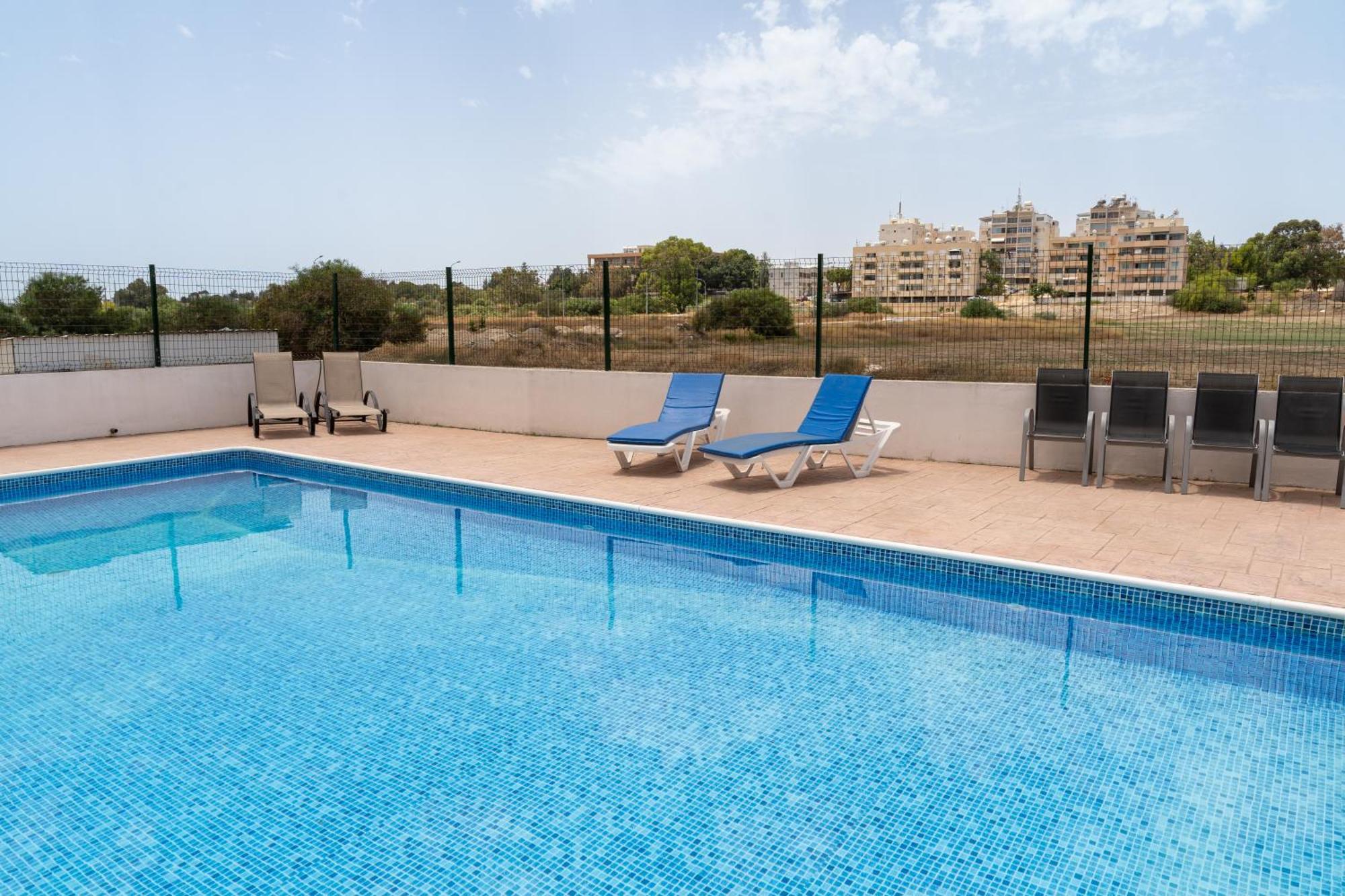 Kave Blue Mackenzie 1 Bdr Flat With Pool Apartman Lárnaka Kültér fotó